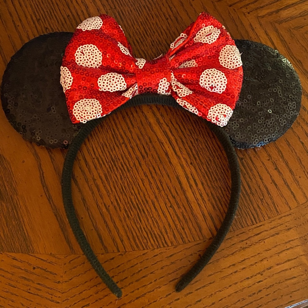 Black and Red Polka Dot Sequin Bow Minnie Mouse Ears Disney Parks
